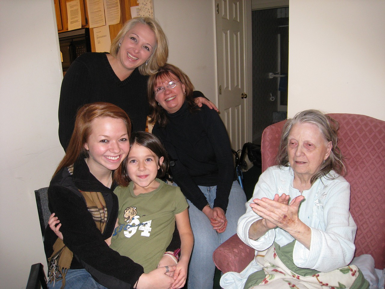 Christmas 2007 Burns Rochester Lights 027.jpg - Christmas 2007! The Misselhorn, Kasdorf and Burns families come together for the celebration! Lots of talk, food, presents, food and visiting.